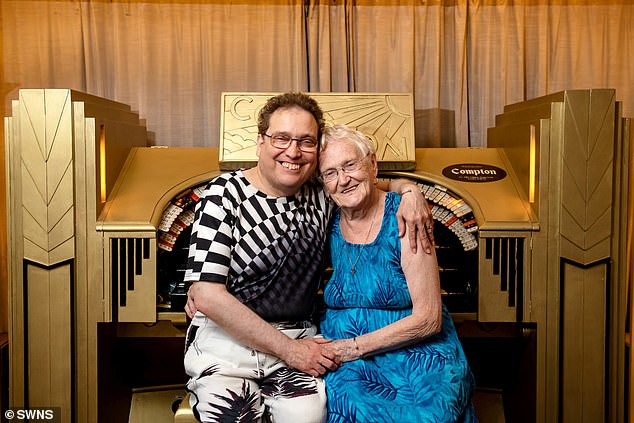 Cụ bà 87 tuổi kết hôn hạnh phúc với chồng trẻ 47 tuổi trong gần hai thập kỷ - 7