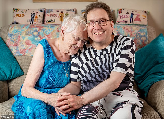 Cụ bà 87 tuổi kết hôn hạnh phúc với chồng trẻ 47 tuổi trong gần hai thập kỷ - 8