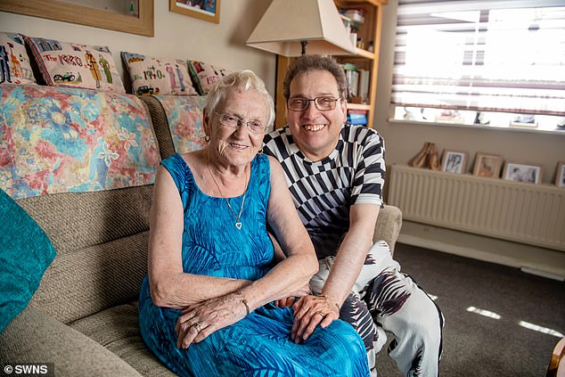 Cụ bà 87 tuổi kết hôn hạnh phúc với chồng trẻ 47 tuổi trong gần hai thập kỷ - 12
