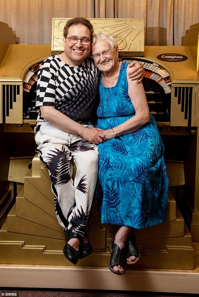 Cụ bà 87 tuổi kết hôn hạnh phúc với chồng trẻ 47 tuổi trong gần hai thập kỷ - 13