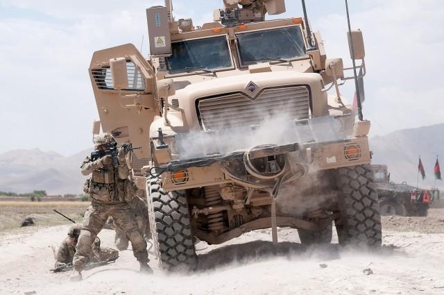 MaxxPro MRAP - ‘Lá chắn thép’ được Mỹ viện trợ cho Ukraine