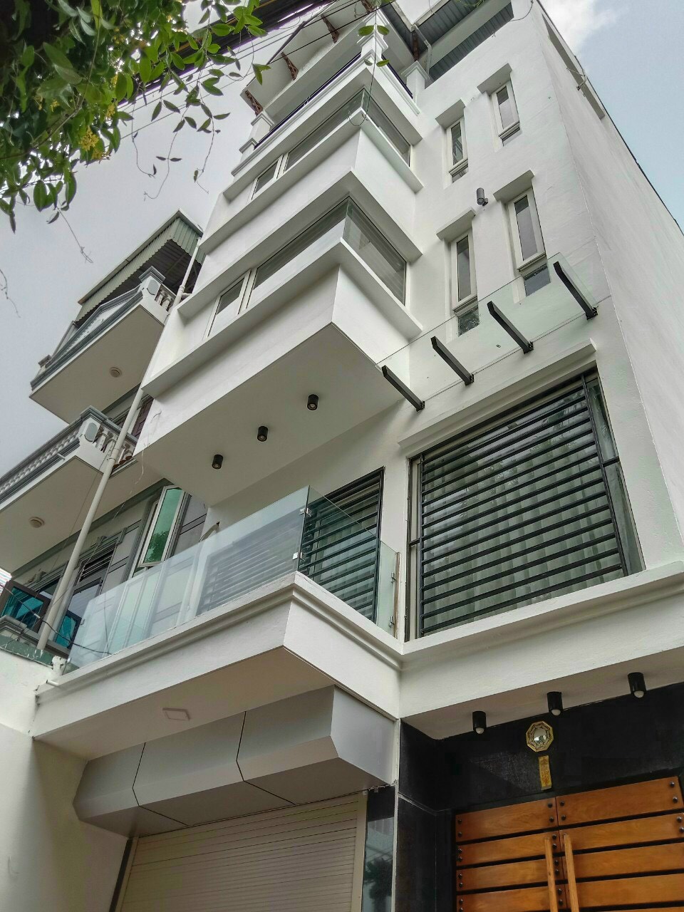 Giá nhà đất tại Hà Nội cũng tăng mạnh trong những năm gần đây nâng mức giá phổ biến từ 1,8 tỷ đồng trở lên với những căn 4 tầng có diện tích từ 30 đến 35m2/sàn
