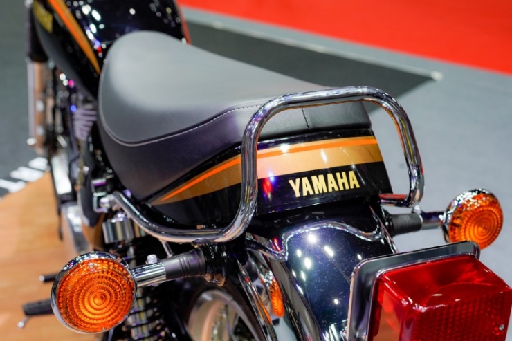 Phát mê xế nổ cổ điển Yamaha SR400 Limited Edition - 8