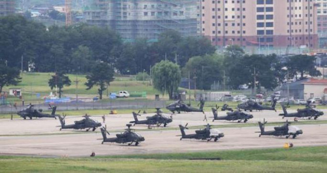 Các trực thăng Mỹ đậu tại căn cứ Humphreys ở Pyeongtaek, cách Seoul khoảng 70 km ngày 13-8. Ảnh: Yonhap