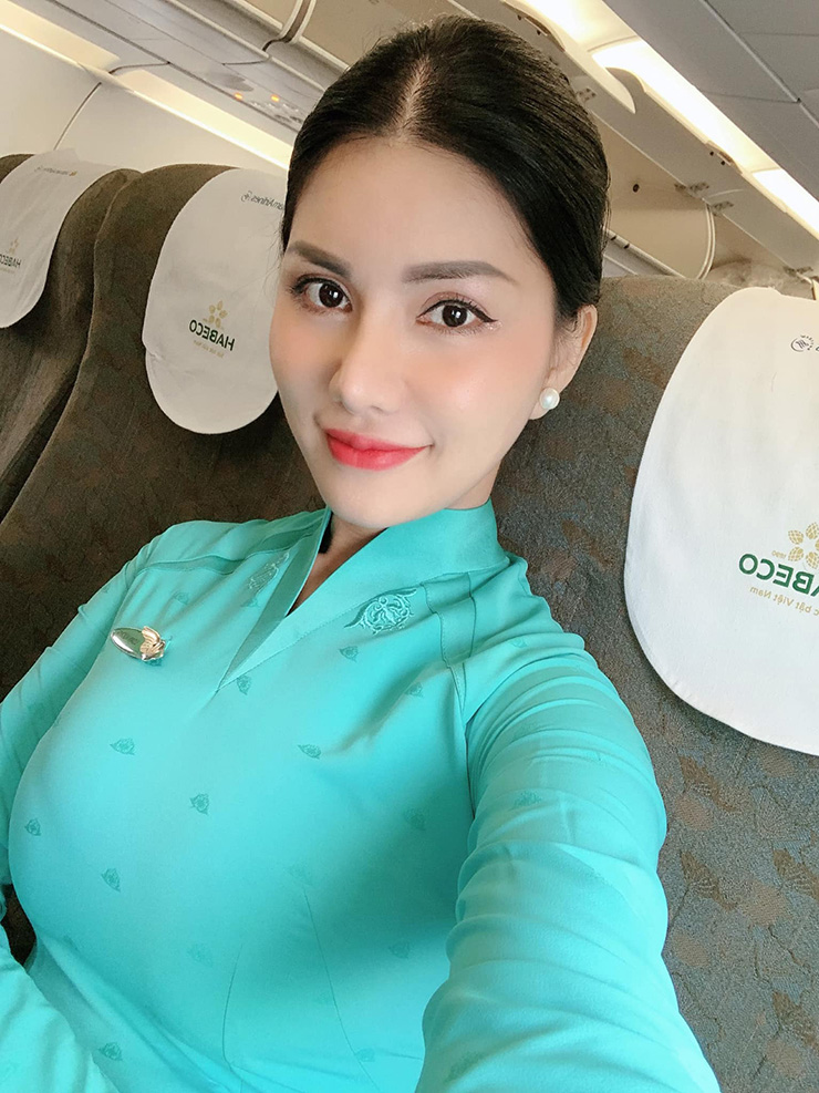'Hoa hậu hàng không” là danh xưng khán giả ưu ái dành cho Loan Vương. Cô từng tham gia nhiều cuộc thi nhan sắc nhưng sau đó quyết định gắn bó với công việc tiếp viên hàng không. 
