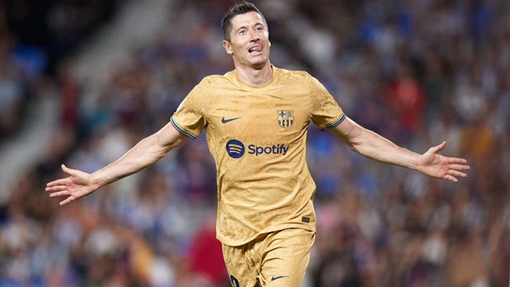 Robert Lewandowksi đón sinh nhật tuổi 34 ý nghĩa với cú đúp lịch sử cho Barca