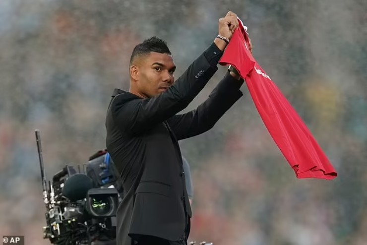 Casemiro ra mắt ở trận MU hạ Liverpool, Ten Hag ẩn ý nhờ siêu sao giữ Ronaldo - 6