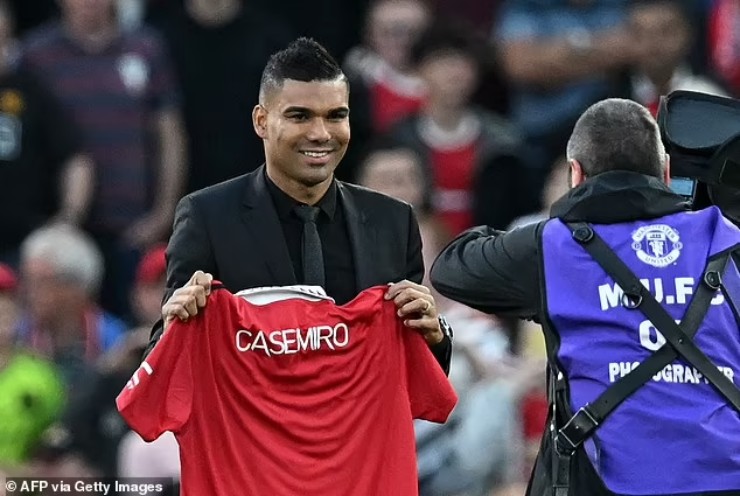 Casemiro ra mắt ở trận MU hạ Liverpool, Ten Hag ẩn ý nhờ siêu sao giữ Ronaldo - 4