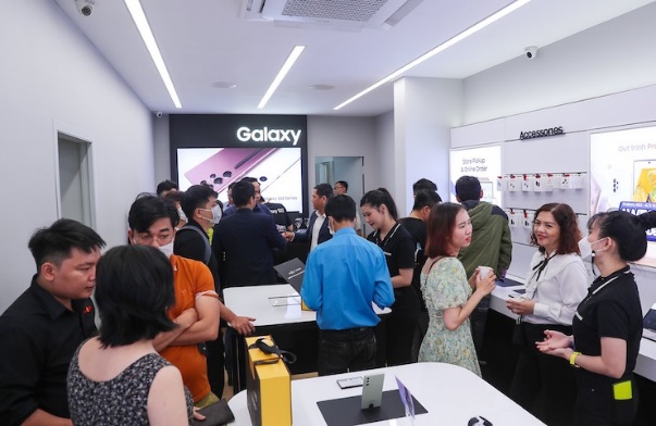 50 suất cuối cùng giảm đến 15 triệu đồng khi mua siêu phẩm Samsung Galaxy Z Fold4 | Z Flip4 tại Bạch Long Mobile - 4