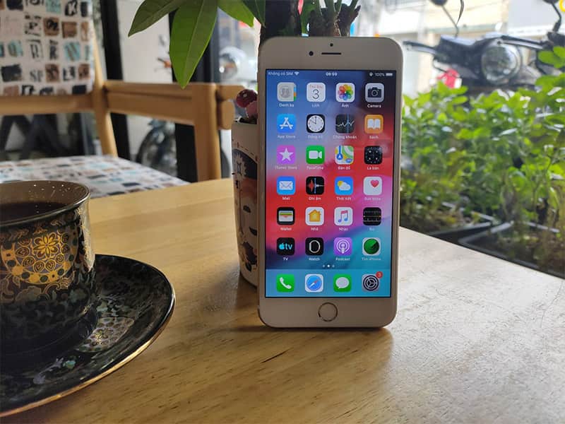 iPhone giá tốt bậc nhất hiện nay vẫn đẹp, mạnh, có sạc không dây - 4