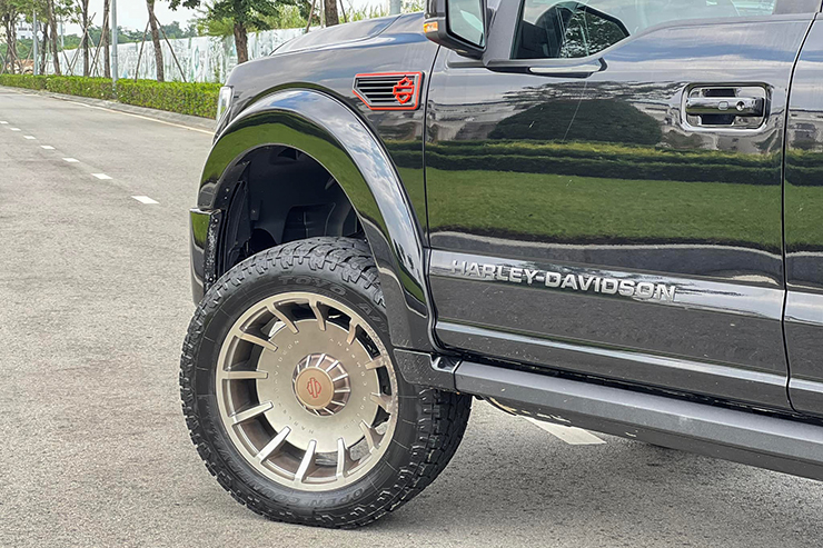 Ford F150 Harley Davidson chạy lướt rao bán gần 7 tỷ đồng - 6