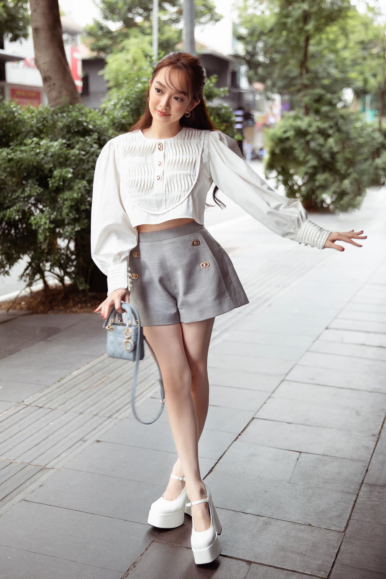 Kaity Nguyễn xinh đẹp với phong cách thời trang trẻ trung.