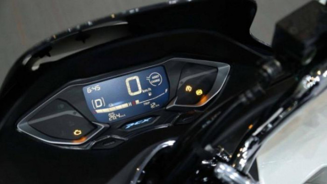Đồng hồ thông tin dạng điện tử trên Honda PCX e:HEV 2022