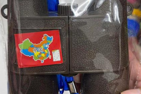 Hà Nội: Đồ chơi Trung thu có hình 'đường lưỡi bò' được bày bán công khai ở 'siêu thị'