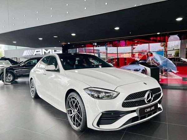 Bảng giá xe Mercedes C300 AMG tháng 9/2022 cùng đánh giá chi tiết - 2