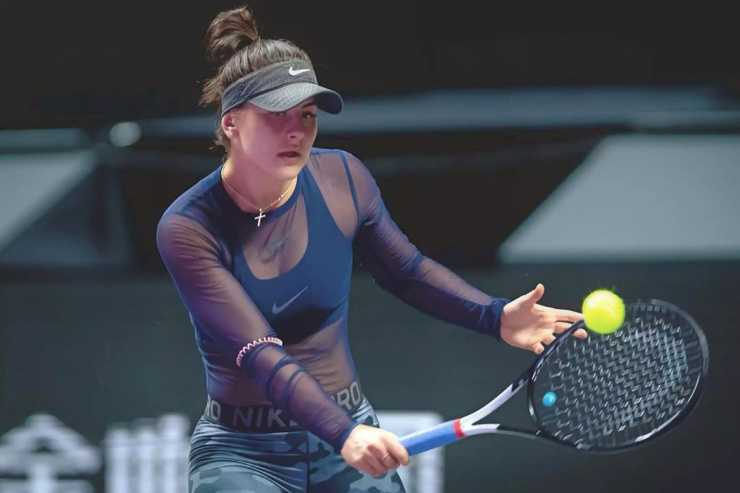 Bianca Andreescu (Canada, hạng 50), 22 tuổi, cao 1m7. Từng vô địch US Open 2019 rồi trượt dài phong độ, Andreescu cần đứng dậy tại nơi cô đã giành vinh quang lớn nhất sự nghiệp. Cô sẽ đụng độ Harmony Tan (Pháp) tại vòng đấu đầu tiên.