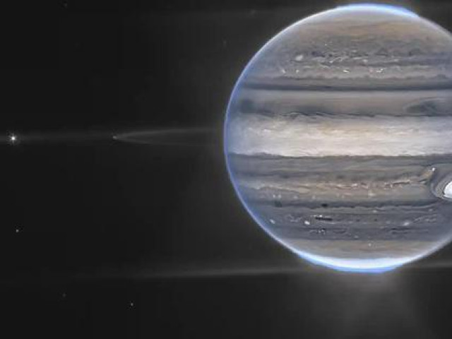 James Webb chụp ”bão cực quang bạch kim” đủ sức nuốt Trái Đất