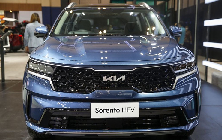 Kia Sorento HEV 2023 ra mắt, tiết kiệm xăng nhưng giá không rẻ - 3