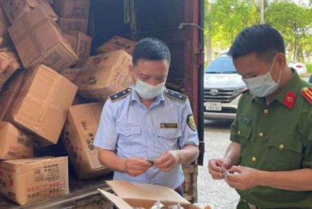 Lào Cai: Thu giữ số lượng bánh dẻo "khủng" nhập lậu