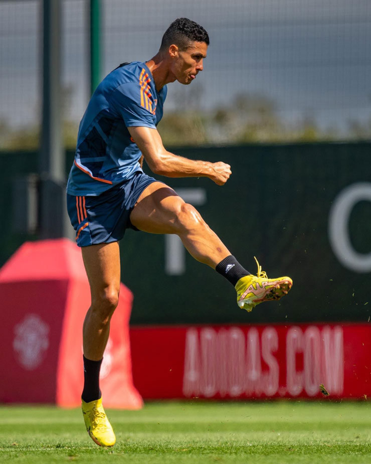 Ronaldo tập cực sung lấy lòng Ten Hag, fan khuyên bỏ MU đến Rangers dự Cúp C1 - 2