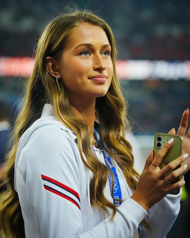 Nhan sắc của nữ cầu thủ xinh đẹp đang có tin đồn hẹn hò với cậu thứ nhà David Beckham - 3