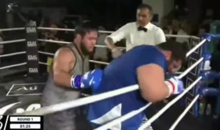 Trận thua Boxing giúp "Hulk Iran" (phải) nhận ra nhiều điều