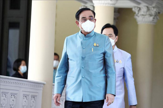 Ông Prayut sau khi dự cuộc họp nội các hôm 23-8, một ngày trước khi bị tòa hiến pháp tuyên bố đình chỉ chức vụ. Ảnh Reuters