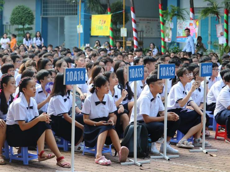 Hà Nội: Các trường phải công khai các khoản thu, chi, không bắt buộc học sinh mua đồng phục mới