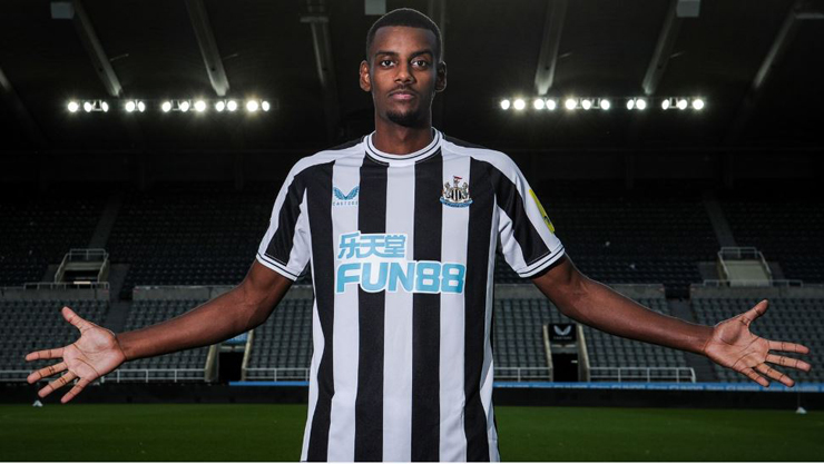 Newcastle United chính thức sở hữu tiền đạo tân binh Alexander Isak từ Real Sociedad