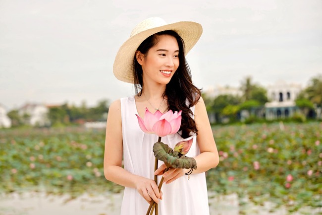 Bà xã Shark Hưng tên là Nguyễn Thu Trang quê Nam Định, được khán giả biết đến với danh hiệu Á hậu 1 tại cuộc thi “Hoa hậu thế giới người Việt” tại Séc và lọt vào chung kết “Hoa hậu thế giới người Việt” năm 2010.
