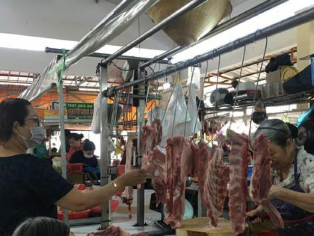 Thịt và rau củ tại TPHCM đua nhau tăng giá