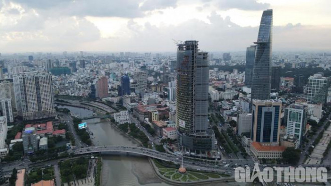 Tòa nhà Saigon One Tower hiện về tay của chủ đầu tư mới là Công ty CP quản lý và phát triển Viva Land và chủ đầu tư đổi tên dự án thành IFC One Saigon.