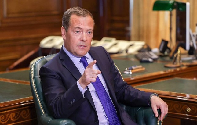 Cựu Tổng thống Nga Medvedev đưa ra cảnh báo đen tối về giá khí đốt - 1