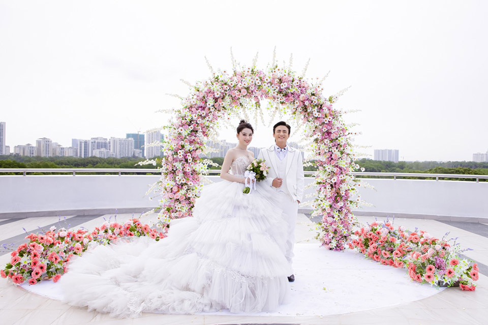 Lâm Khánh Chi làm đám cưới với trợ lý sau khi ly hôn chồng kém 8 tuổi: Thực hư ra sao? - 1