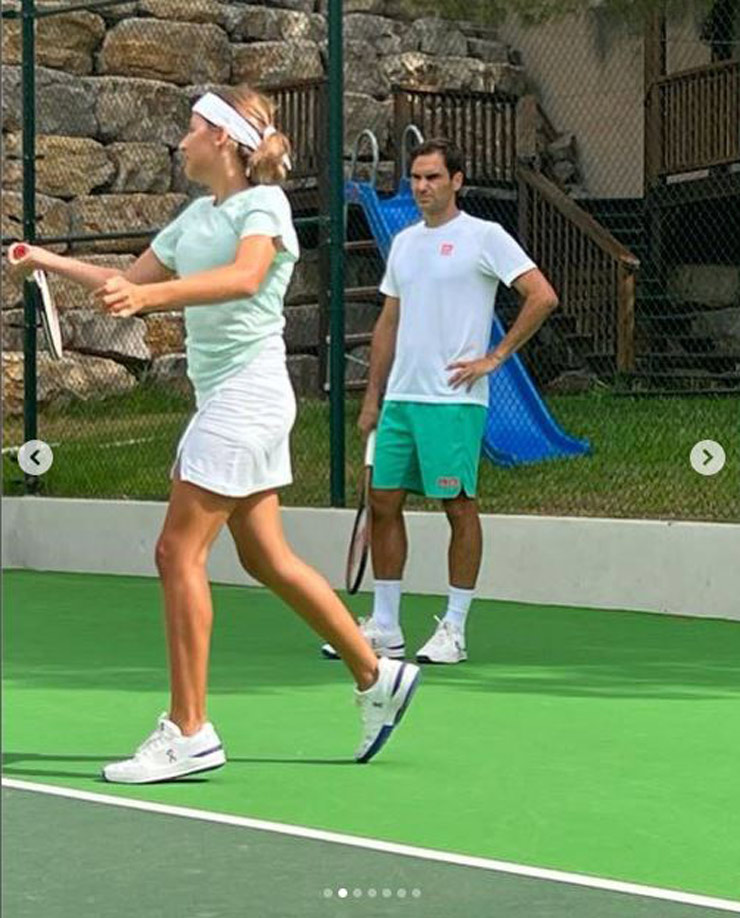 Federer khoe ảnh mình&nbsp;và "bà xã"&nbsp;Mirka cùng nhau luyện tập