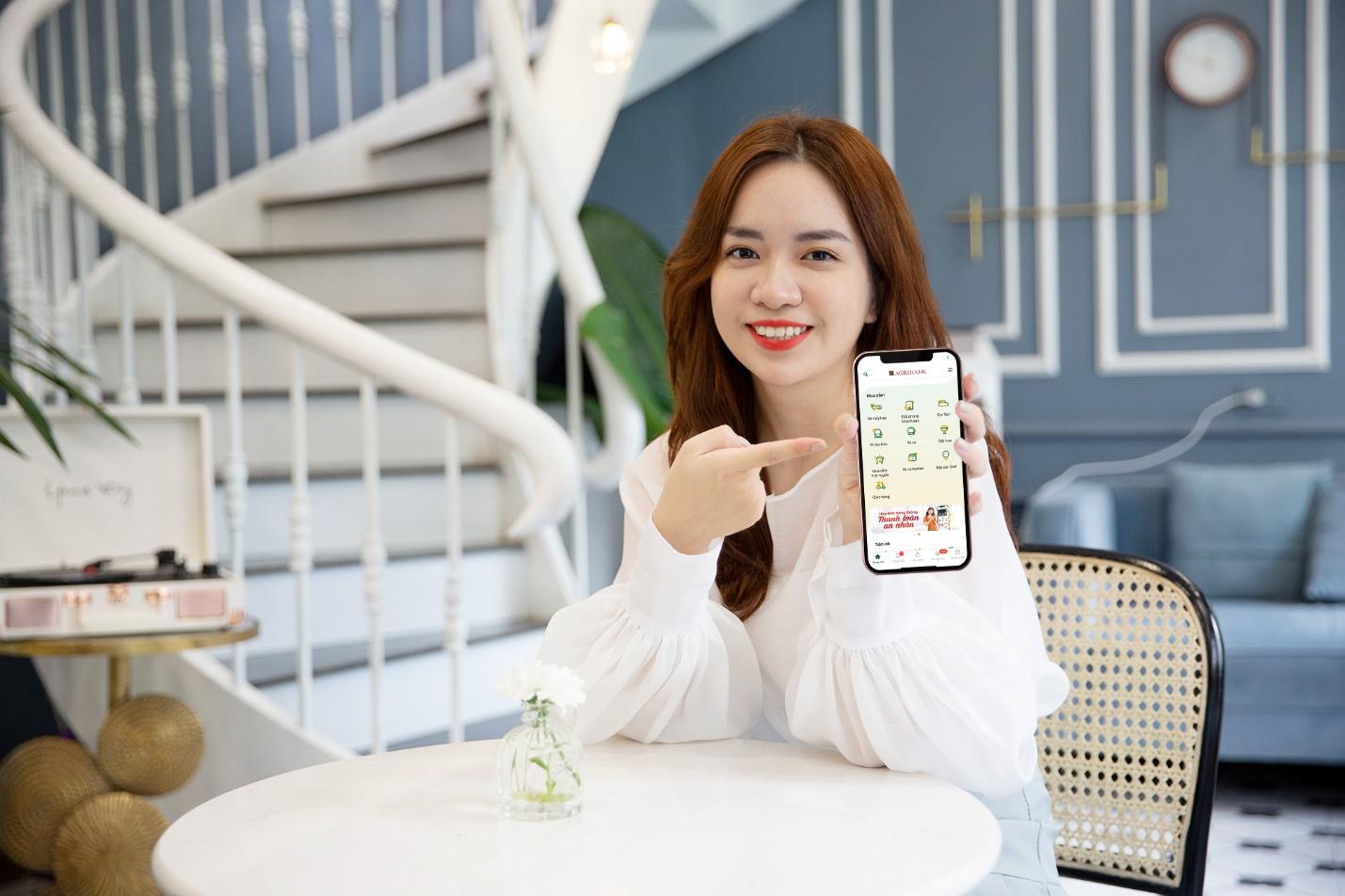 Trải nghiệm thêm nhiều tiện ích trên ứng dụng Agribank E-Mobile Banking.