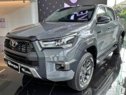 Tin tức ô tô - Chi tiết Toyota Hilux Revo-D Rocco 60th Anniversary màu xám bản giới hạn