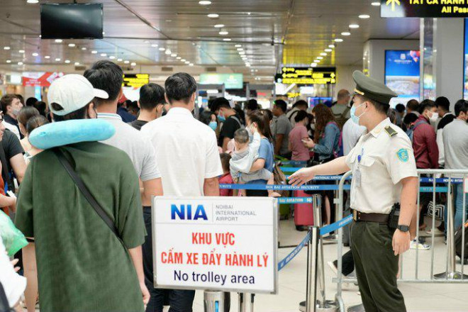 Sân bay Nội Bài tăng cường số lượng nhân viên kiểm soát an ninh hàng không tại tất cả các khu vực, đặc biệt tại các khu vực trọng yếu