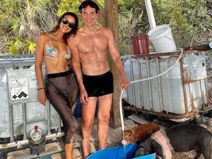 Irina Shayk diện bikini sexy, thân mật bên người tình