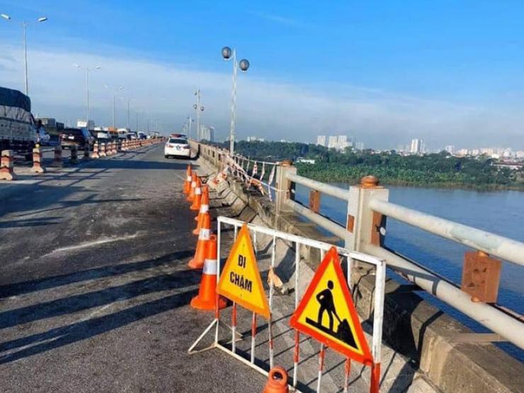 Xe đầu kéo húc bay thành cầu Thanh Trì: Xác định nguyên nhân ban đầu