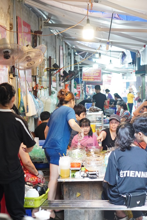 Khám phá “siêu ngõ ẩm thực” chợ Đồng Xuân với… 50.000 đồng - 6