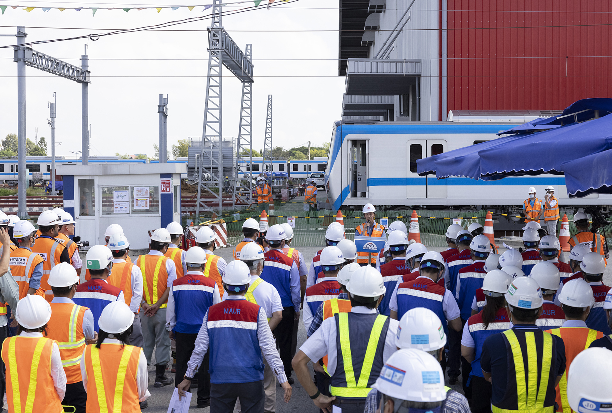 Ngày 30/8, Ban Quản lý Đường sắt đô thị TP.HCM (MAUR) tổ chức chạy thử đoàn tàu metro đầu tiên tại depot Long Bình thuộc dự án Tuyến metro số 1 (Bến Thành - Suối Tiên).