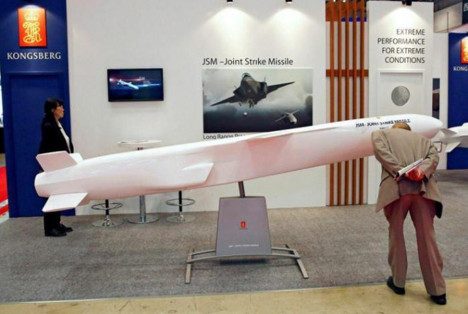 Mô hình tên lửa trưng bày tại triển lãm Japan Aerospace 2016 tại Tokyo, Nhật Bản. Ảnh - Reuters