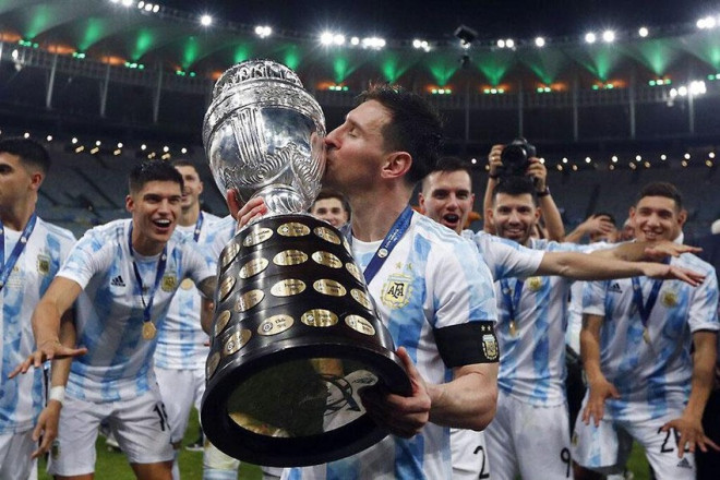 Messi vô địch Copa America cùng đồng đội Argentina. Ảnh: GETTY