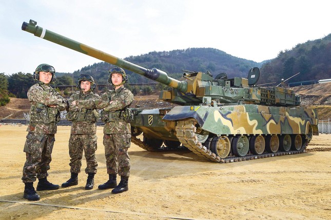 Một kíp xe tăng K2 Black Panther thuộc Sư đoàn bộ binh cơ giới số 11 của Hàn Quốc Ảnh: Korea Defense