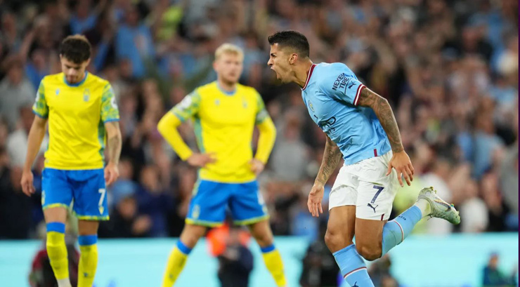 Hậu vệ Joao Cancelo có cú sút xa xuất sắc chẳng kém gì một tiền đạo