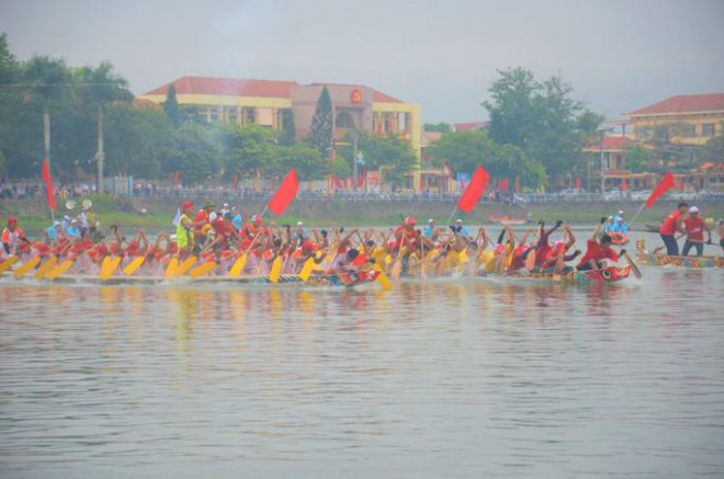 Sau gần 3 giờ tranh đua, kết quả chung cuộc, Ban Tổ chức trao giải nhất toàn đoàn cho đơn vị thôn An Xá (xã Lộc Thủy), giải nhì thôn Tuy Lộc (xã Lộc Thủy) và giải ba thôn Đại Phong (xã Phong Thủy).