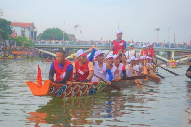 Những màn tranh tài sôi nổi của các thuyền bơi nam ở cự ly 24 km