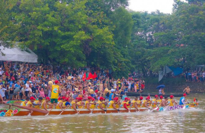 Không khí náo nhiệt hai bên bờ Kiến Giang