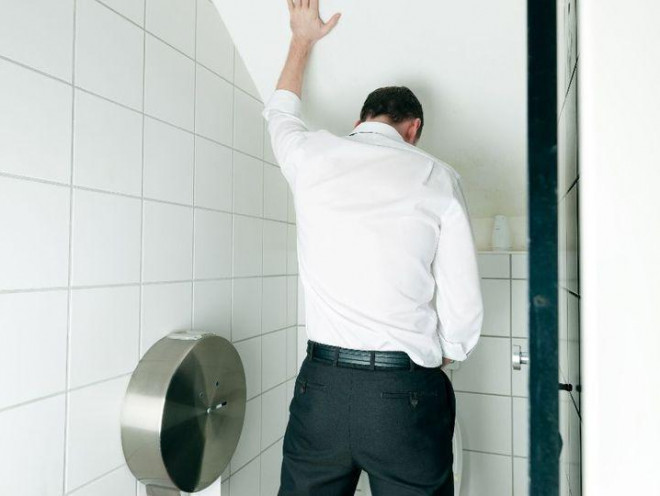 Nếu sau khi uống nước mà xuất hiện 4 dấu hiệu bất thường này thì bạn nên đi kiểm tra càng sớm càng tốt - 3